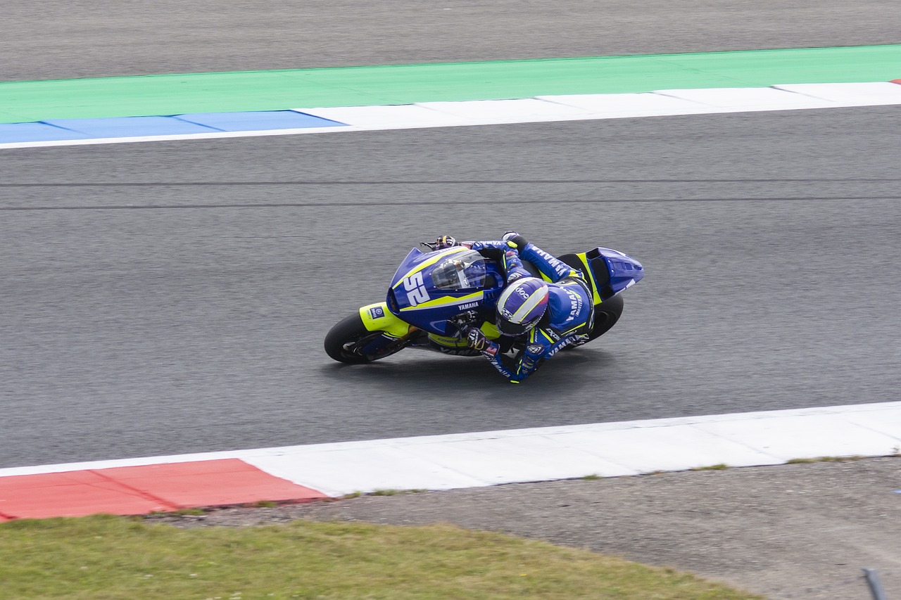 他在许多关 他在许多关